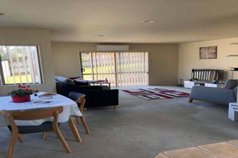 Photo of property in 9 Graham Collins Drive, Windsor Park, Auckland, 0632