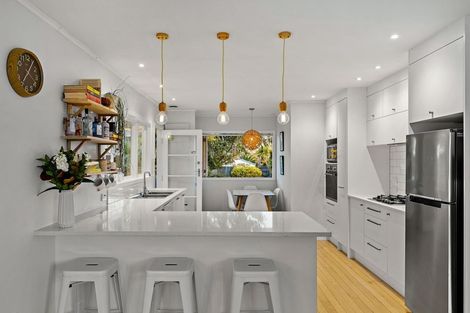 Photo of property in 9 Devon Street, Te Atatu South, Auckland, 0610