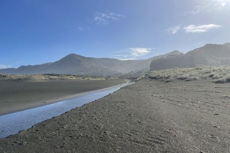 Photo of property in 180 Marine Parade North, Piha, New Lynn, 0772