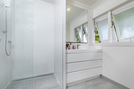 Photo of property in 90 Matipo Road, Mairangi Bay, Auckland, 0630