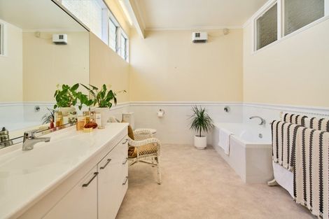 Photo of property in 338 Oriental Parade, Oriental Bay, Wellington, 6011