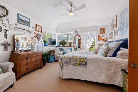 Photo of property in 75 Morley Street, New Plymouth, 4310