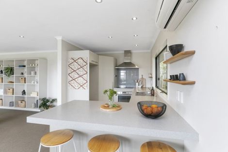 Photo of property in 16 View Road, Titahi Bay, Porirua, 5022