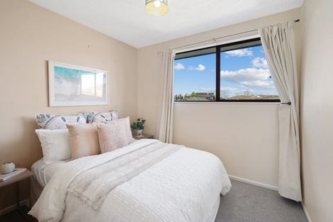 Photo of property in 2/15 Lowry Avenue, Redwood, Christchurch, 8051
