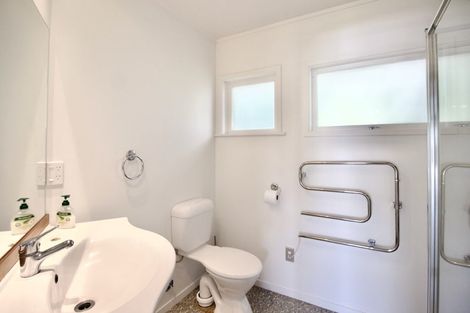 Photo of property in 3b Lake Pupuke Drive, Takapuna, Auckland, 0622