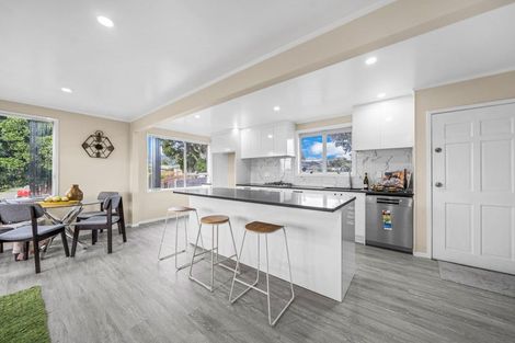 Photo of property in 11 Dorendia Place, Clendon Park, Auckland, 2103