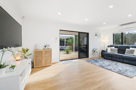 Photo of property in 2/14 Windy Ridge Road, Glenfield, Auckland, 0629