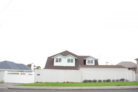 Photo of property in 32 Bleakhouse Road, Howick, Auckland, 2014