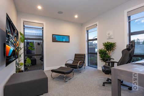 Photo of property in 21 Vogwill Road, Kumeu, 0810