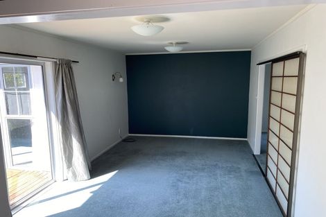 Photo of property in 98 Chelsea View Drive, Chatswood, Auckland, 0626