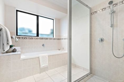 Photo of property in 2 Kippure Close, East Tamaki, Auckland, 2013