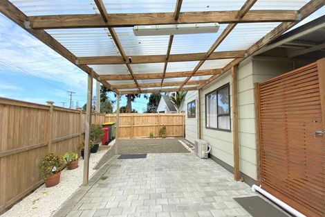 Photo of property in 2/15 Ward Crescent, Te Atatu Peninsula, Auckland, 0610