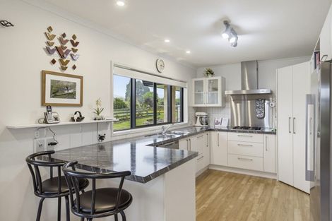 Photo of property in 53 Pohutukawa Drive, Levin, 5571