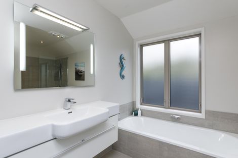 Photo of property in 2 Grand Oaks Drive, Awapuni, Palmerston North, 4412