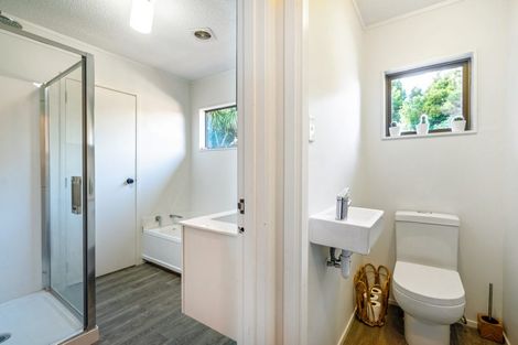 Photo of property in 2/33 Sapphire Place, Bayview, Auckland, 0629