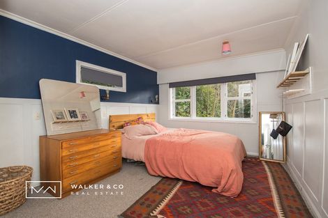 Photo of property in 97 Pinehaven Road, Pinehaven, Upper Hutt, 5019