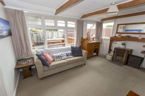 Photo of property in 20 Broadway Avenue, Waikuku Beach, 7473