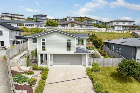 Photo of property in 14 Canary Way, Whitby, Porirua, 5024