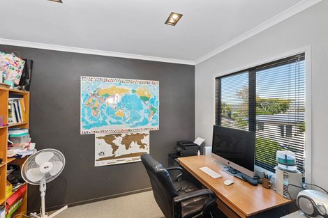 Photo of property in 20b Grand Vue Road, Kawaha Point, Rotorua, 3010