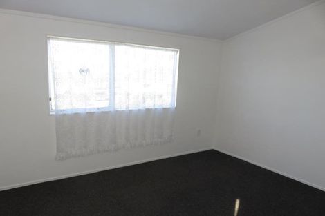 Photo of property in 5b Sunhaven Drive, Newlands, Wellington, 6037