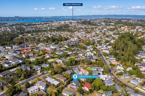 Photo of property in 1/12 Shanaway Rise, Hillcrest, Auckland, 0627