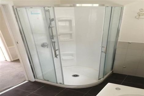 Photo of property in 335f Devon Street West, New Plymouth, 4310