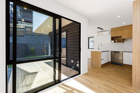 Photo of property in 10/6 Woodhouse Place, West Harbour, Auckland, 0618