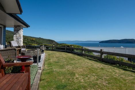 Photo of property in 18 Peregrine Place, Kinloch, Taupo, 3377