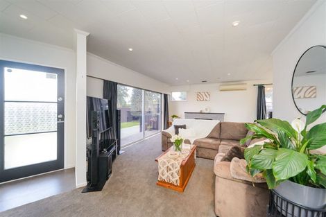 Photo of property in 22 Rhodes Drive, Kelvin Grove, Palmerston North, 4414