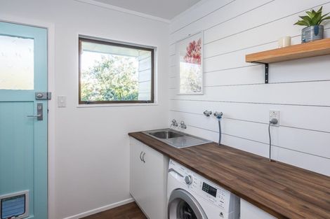 Photo of property in 27 Titoki Road, Waikanae Beach, Waikanae, 5036