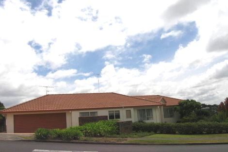 Photo of property in 1 Bluebird Crescent, Unsworth Heights, Auckland, 0632