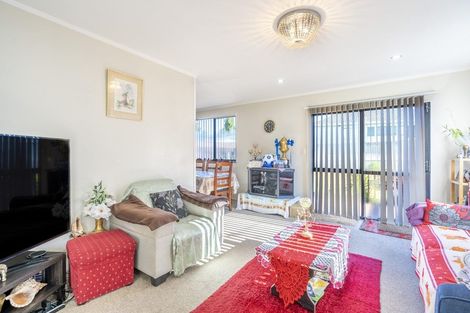 Photo of property in 2/19 Janese Place, Weymouth, Auckland, 2103
