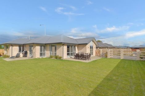Photo of property in 4 Sequoia Way, Rangiora, 7400