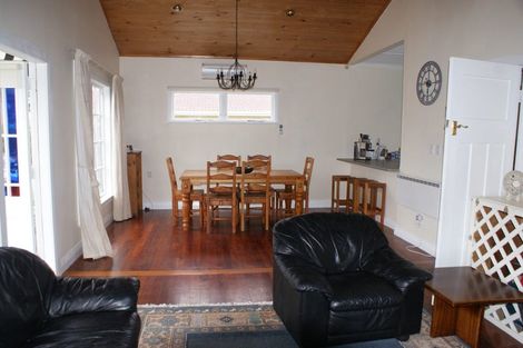 Photo of property in 27 Rauparaha Street, Waikanae Beach, Waikanae, 5036