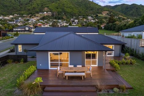 Photo of property in 11 Karearea Avenue, Waikanae, 5036