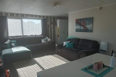 Photo of property in 17 Oreil Avenue, West Harbour, Auckland, 0618