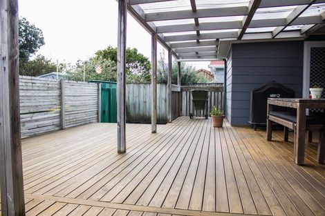 Photo of property in 15 Taikata Road, Te Atatu Peninsula, Auckland, 0610