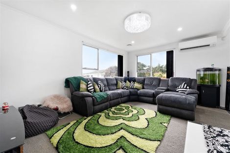 Photo of property in 2/13 Etherton Drive, Weymouth, Auckland, 2103