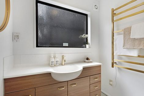 Photo of property in 1/461 Beach Road, Murrays Bay, Auckland, 0630