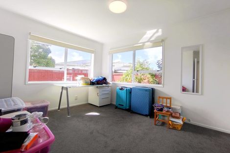 Photo of property in 2/2 Wallace Road, Ranui, Auckland, 0612