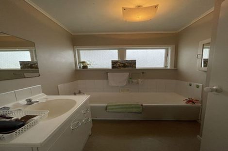 Photo of property in 30 Pulham Crescent, Queenwood, Hamilton, 3210