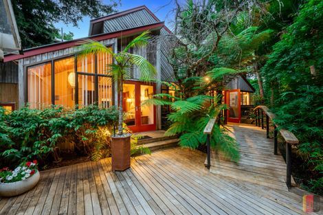 Photo of property in 14 Kingsclere Place, Goodwood Heights, Auckland, 2105