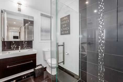Photo of property in 7 Manapouri Lane, Aotea, Porirua, 5024