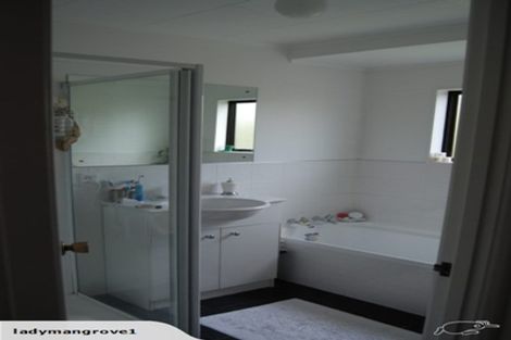 Photo of property in 50 Matua Road, Huapai, Kumeu, 0810