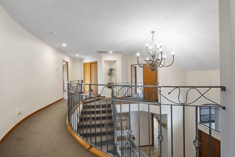 Photo of property in 33 Ruapehu Drive, Fitzherbert, Palmerston North, 4410