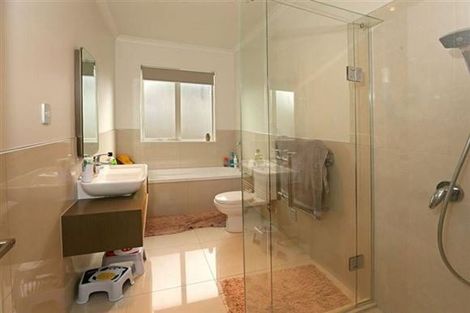 Photo of property in 106 Lake Panorama Drive, Henderson Valley, Auckland, 0612