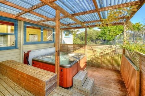 Photo of property in 8 Normanton Street, Glenfield, Auckland, 0629