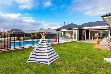 Photo of property in 8 Shearwater Lane, Point Wells, 0986