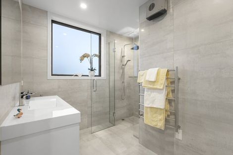 Photo of property in 8 Kapuka Lane, Wanaka, 9305