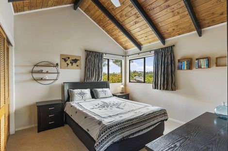 Photo of property in 33 Marina View Drive, West Harbour, Auckland, 0618